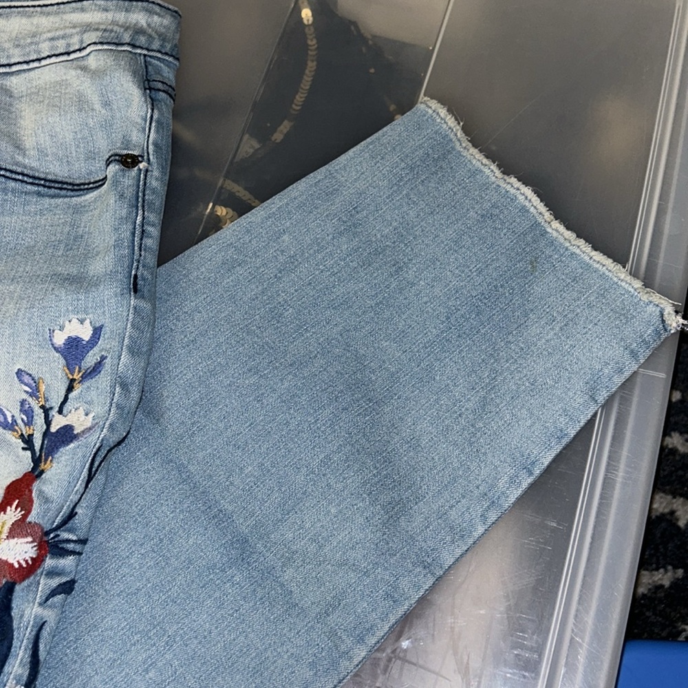 NWT Universal Thread embroidered jeans - Picture 8 of 13